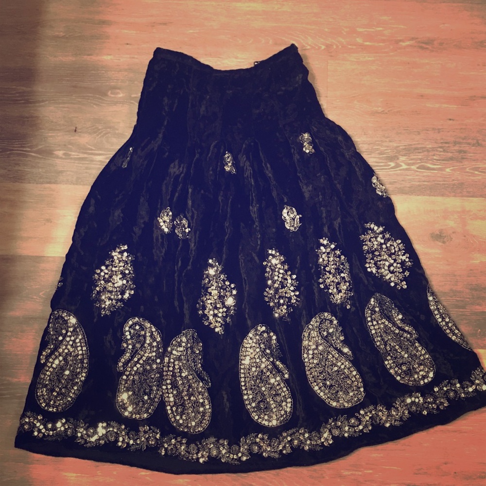 SZ SM. EMBROIDERED HIGH WAIST SEQUIN GYPSY SKIRT